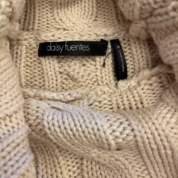 Daisy Fuentes Cream Cable Knit Long Sleeve Cowl Turtleneck Sweater Size M - Picture 4 of 5